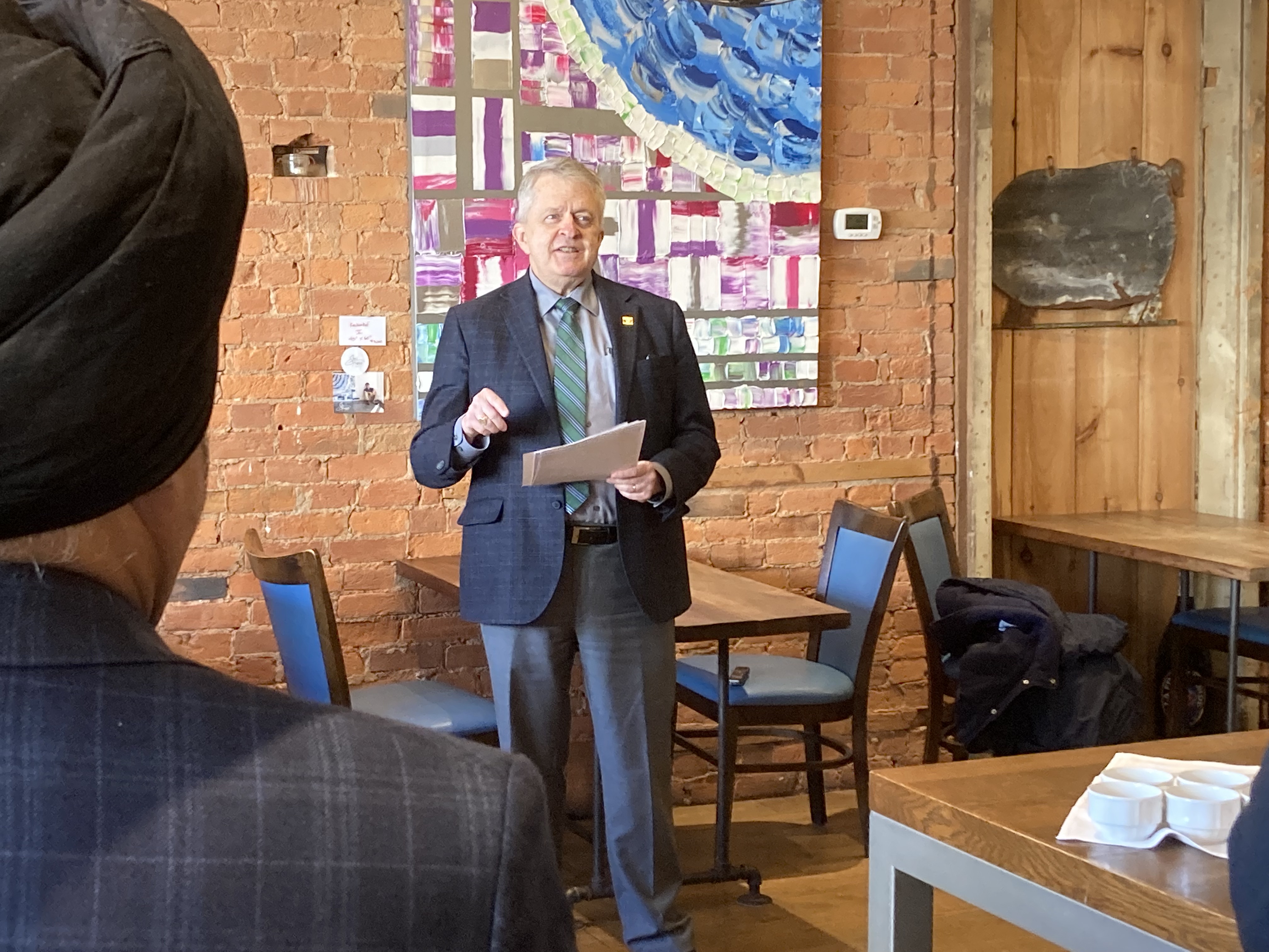 Mayor Rob Burton announces his re-election campaign at Seasons Restaurant in Downtown Oakville on April 29, 2022. | Oakville News N.M.
